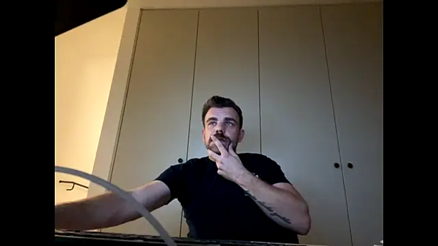 Snapshot of mrbigballs chatting on 12, 10, 2025 mrbigballs online show from 12, 10, 2025