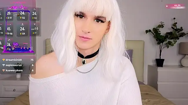 Snapshot of HelenSpellman chatting on 17, 12, 2024 HelenSpellman online show from 17, 12, 2024