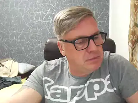 Snapshot of RobertStripX chatting on 3, 2, 2025 RobertStripX online show from 3, 2, 2025