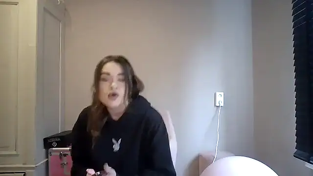 avajade online show from 25, 11, 2025