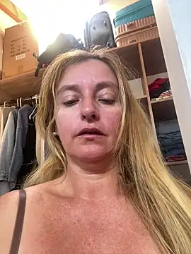 moniquerainx online show from 13, 3, 2026