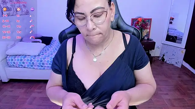 esmeralda milf online show from 18, 7, 2026