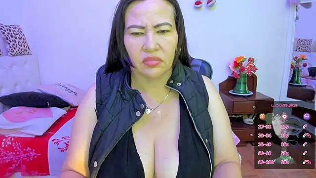 esmeralda milf online show from 10, 1, 2026