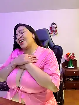 esmeralda milf online show from 27, 2, 2026