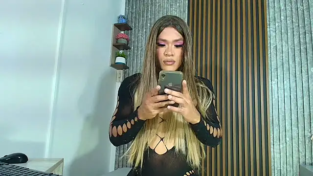 SARA TS FOX online show from 20, 9, 2025