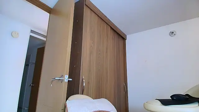 SARA TS FOX online show from 7, 4, 2026