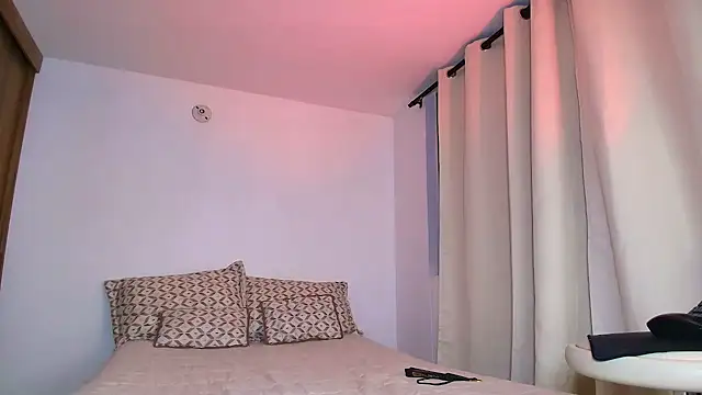 SARA TS FOX online show from 2, 4, 2026