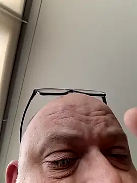 Bibear197511 online show from 1, 10, 2025