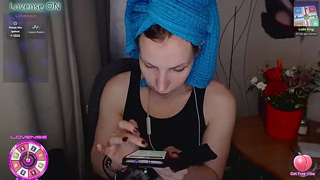 Snapshot of JohansonKatie chatting on 19, 2, 2025 JohansonKatie online show from 19, 2, 2025