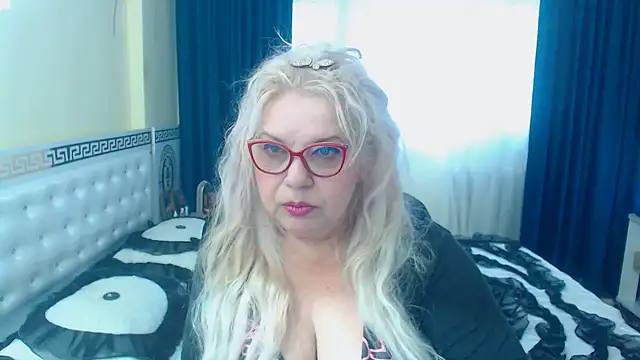 Snapshot of SonyaHotMilf chatting on 19, 11, 2025 SonyaHotMilf online show from 19, 11, 2025