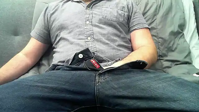 Snapshot of holeymoley25 chatting on 7, 3, 2025 holeymoley25 online show from 7, 3, 2025