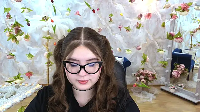 NicoleFoxery online show from 6, 3, 2026