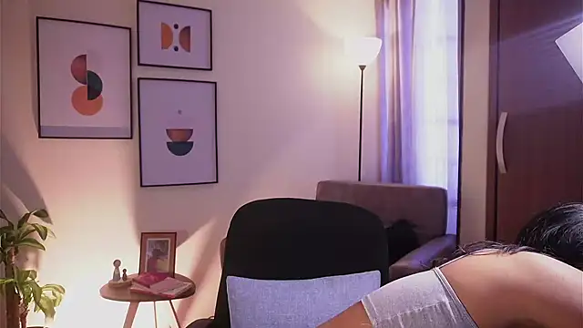 Isabella dior online show from 4, 3, 2025