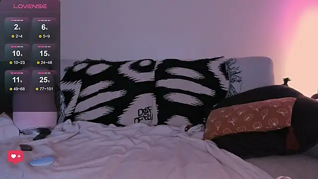 Evie-Luna online show from 25, 11, 2025