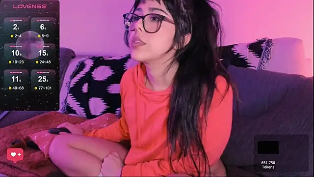 Evie-Luna online show from 8, 3, 2025