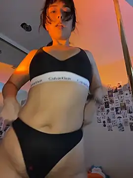 Evie-Luna online show from 24, 11, 2025