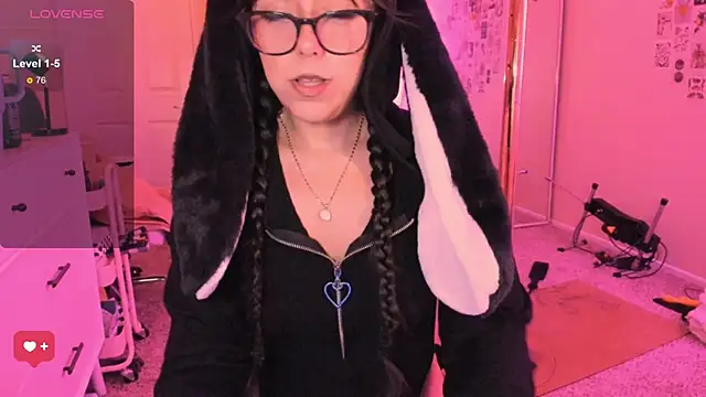 Evie-Luna online show from 25, 10, 2025