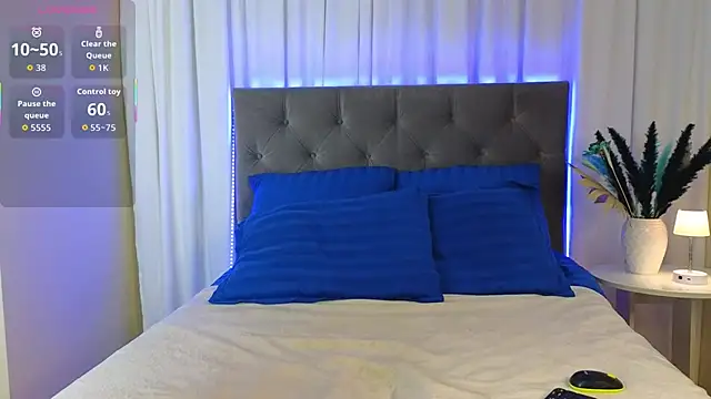 Ariana Petite online show from 31, 10, 2025