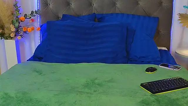 Ariana Petite online show from 2, 3, 2026