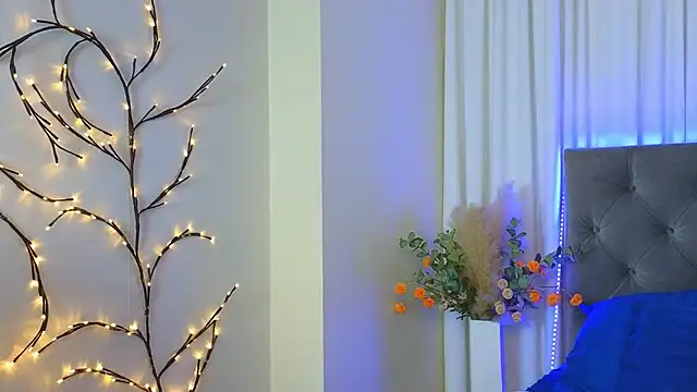 Ariana Petite online show from 19, 3, 2026