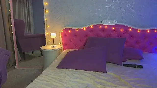 Ariana Petite online show from 24, 2, 2025