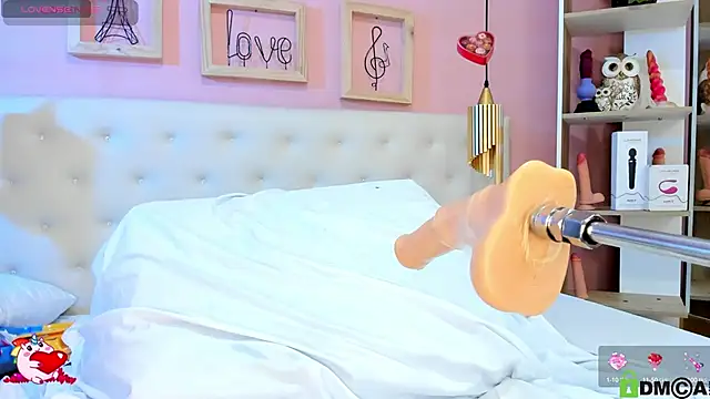 leylla  online show from 5, 3, 2025