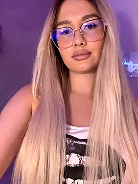 Snapshot of mollyxxx chatting on 25, 10, 2025 mollyxxx online show from 25, 10, 2025