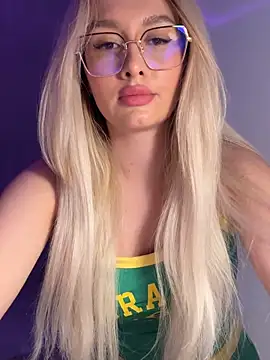 Snapshot of mollyxxx chatting on 14, 10, 2025 mollyxxx online show from 14, 10, 2025