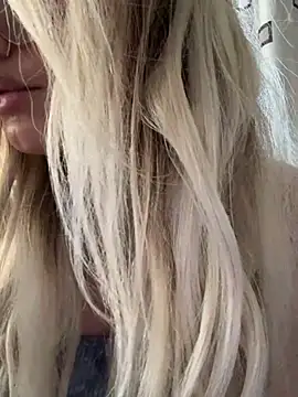 Snapshot of mollyxxx chatting on 9, 3, 2025 mollyxxx online show from 9, 3, 2025