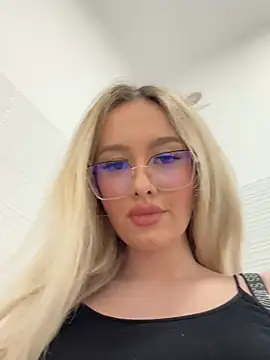 Snapshot of mollyxxx chatting on 18, 2, 2025 mollyxxx online show from 18, 2, 2025