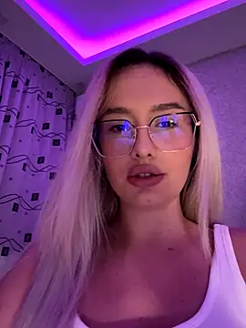 Snapshot of mollyxxx chatting on 21, 9, 2025 mollyxxx online show from 21, 9, 2025