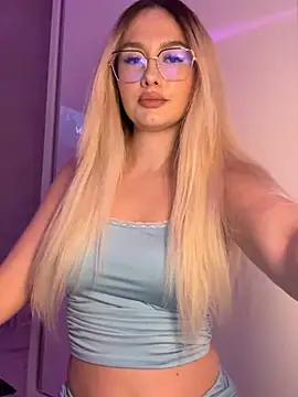 Snapshot of mollyxxx chatting on 13, 11, 2025 mollyxxx online show from 13, 11, 2025