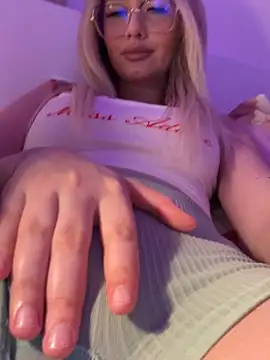 Snapshot of mollyxxx chatting on 21, 3, 2025 mollyxxx online show from 21, 3, 2025