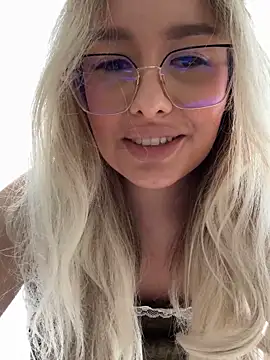 Snapshot of mollyxxx chatting on 13, 3, 2025 mollyxxx online show from 13, 3, 2025