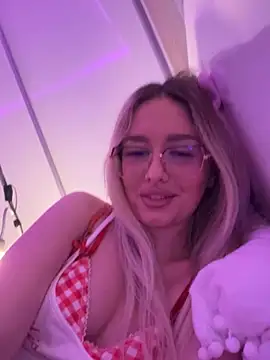 Snapshot of mollyxxx chatting on 22, 3, 2025 mollyxxx online show from 22, 3, 2025