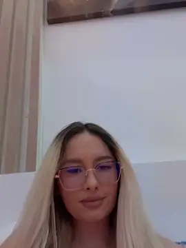 Snapshot of mollyxxx chatting on 20, 11, 2025 mollyxxx online show from 20, 11, 2025