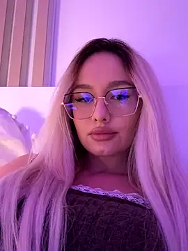 Snapshot of mollyxxx chatting on 2, 10, 2025 mollyxxx online show from 2, 10, 2025