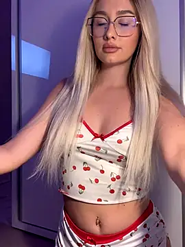 Snapshot of mollyxxx chatting on 22, 9, 2025 mollyxxx online show from 22, 9, 2025