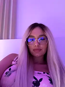 Snapshot of mollyxxx chatting on 1, 10, 2025 mollyxxx online show from 1, 10, 2025