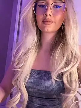 Snapshot of mollyxxx chatting on 9, 3, 2025 mollyxxx online show from 9, 3, 2025