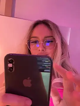 Snapshot of mollyxxx chatting on 12, 3, 2025 mollyxxx online show from 12, 3, 2025