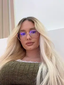 Snapshot of mollyxxx chatting on 22, 10, 2025 mollyxxx online show from 22, 10, 2025