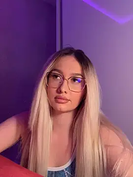 Snapshot of mollyxxx chatting on 5, 11, 2025 mollyxxx online show from 5, 11, 2025