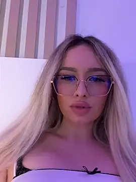 Snapshot of mollyxxx chatting on 14, 2, 2025 mollyxxx online show from 14, 2, 2025