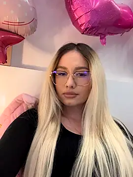 Snapshot of mollyxxx chatting on 27, 11, 2025 mollyxxx online show from 27, 11, 2025