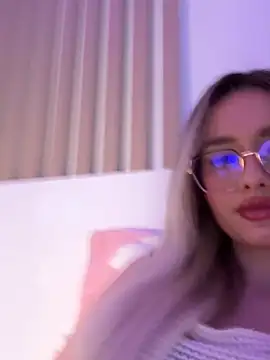 Snapshot of mollyxxx chatting on 15, 3, 2025 mollyxxx online show from 15, 3, 2025