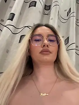 Snapshot of mollyxxx chatting on 21, 11, 2025 mollyxxx online show from 21, 11, 2025