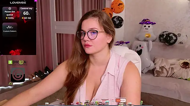 KellyKleine online show from 3, 11, 2025