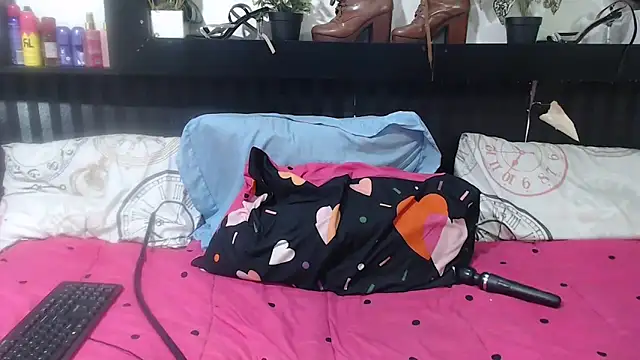 CurvaciousTeaser online show from 12, 3, 2025