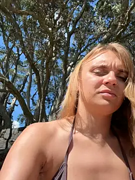 Snapshot of jessieamy chatting on 13, 11, 2025 jessieamy online show from 13, 11, 2025